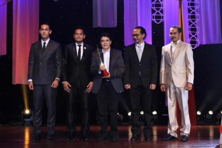 “ช่อง 3 คว้า 11 รางวัล “งานโทรทัศน์ทองคำครั้งที่ 30” เหล่าดาราตบเท้าร่วมงานคับคั่ง