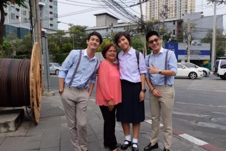 "รถโรงเรียน High School Reunion" อาทิตย์น...