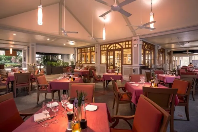 สนับสนุนกิจกรรมเปลี่ยนโลก “ปิดเพื่อเปลี่ยน” อาหารค่ำใต้แสงเทียนโดยอังสนาลากูน่าภูเก็ต