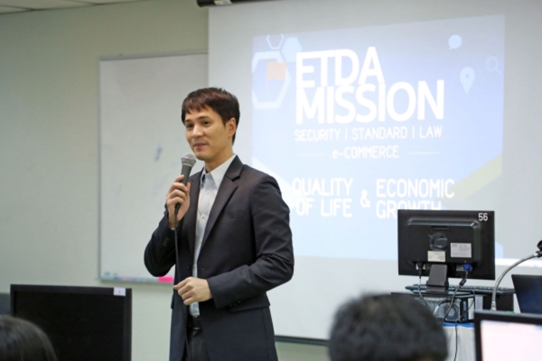 การสนับสนุนผู้ประกอบการเอสเอ็มอี-โอท็อปรุ...