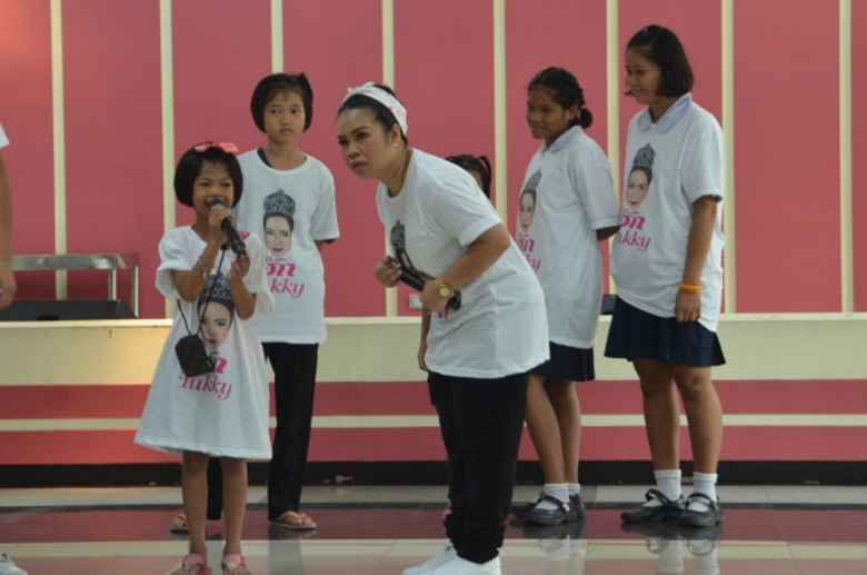 ตุ๊กกี้ ชิงร้อยฯ ควงหวานใจ บูบู้ ทำบุญวันเกิด น้องๆสถานสงเคราะห์เด็กหญิงบ้านราชวิถี