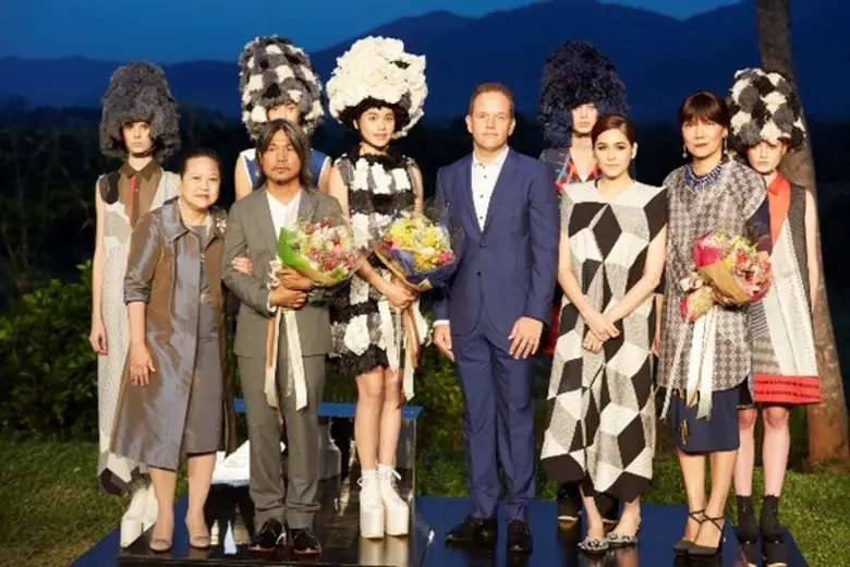 นิตยสาร L'Officiel Thailand (ลอฟฟีเซียล ไ...