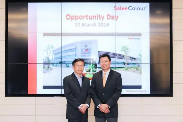 คุณขวัญชัย ณัฎฐ์เศรษฐ์ (ขวา) กรรมการผู้จั...