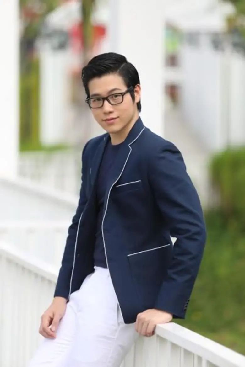 ถือว่าเป็นศิลปินใหม่ที่ประสบความสำเร็จอีก...