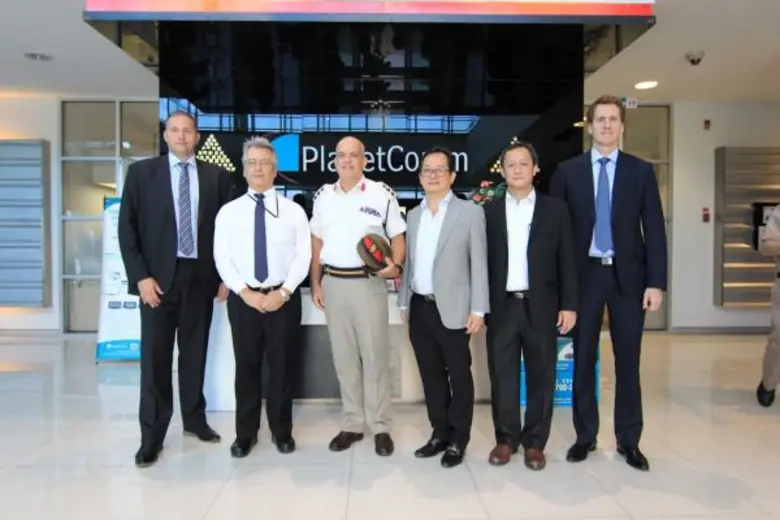 Mr. Prapat Rathlertkarn (3rd from right) ...