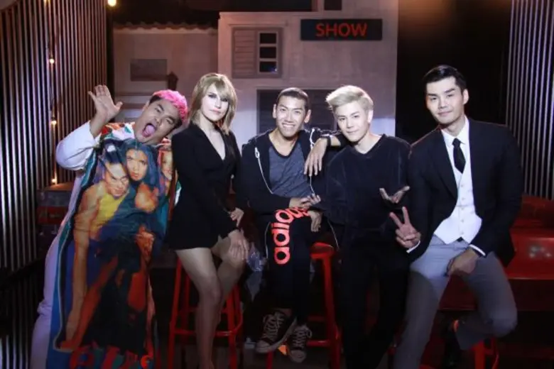 ทีวีไกด์: รายการ "ทอล์ก-กะ-เทย Tonignt" “ป๋อมแป๋ม” เปิดตัว “ช่า” เจ้าของเพจบันทึกของตุ๊ด!!! ที่มาซีรี่ส์ “ไดอารี่ตุ๊ดซี่”