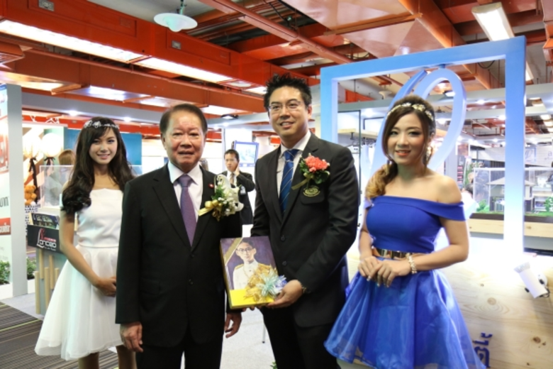 นายวิสุทธิ์ ศรีสุพรรณ (ที่ 2 จากซ้าย) รัฐ...