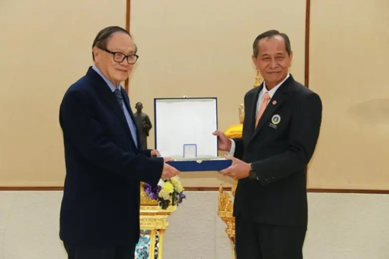 รศ.ดร.นพ.วิชัย วนดุรงค์วรรณ ประธานกลุ่มโร...