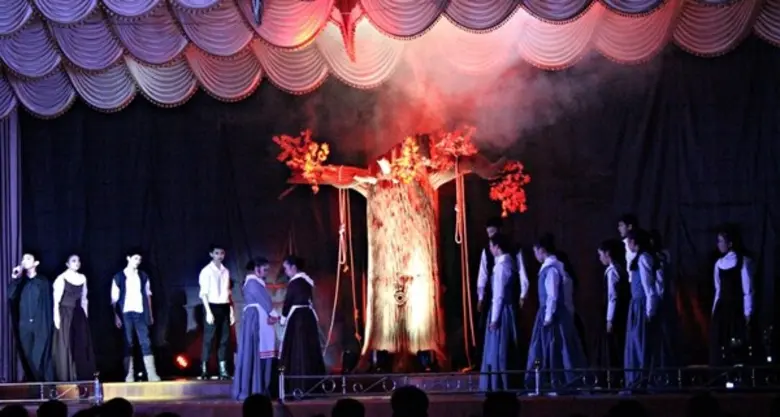 การแสดงละครเวทีภาคภาษาอังกฤษ เรื่อง "Bloo...