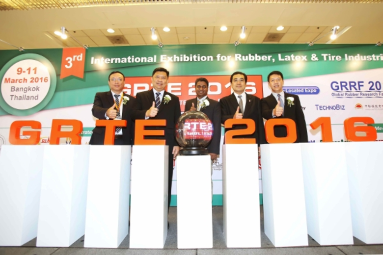 นาย ปณิธาน จินดาภู (ที่ 4 จากซ้าย) รองปลั...