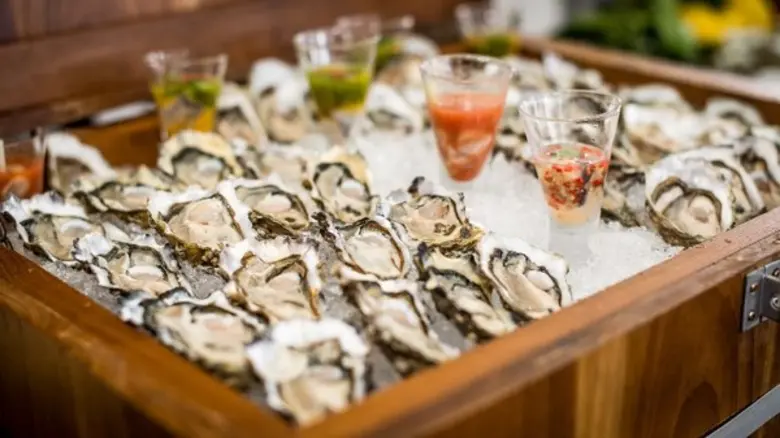 ห้องอาหารฟีสท์ โรงแรมรอยัล ออคิด เชอราตัน...