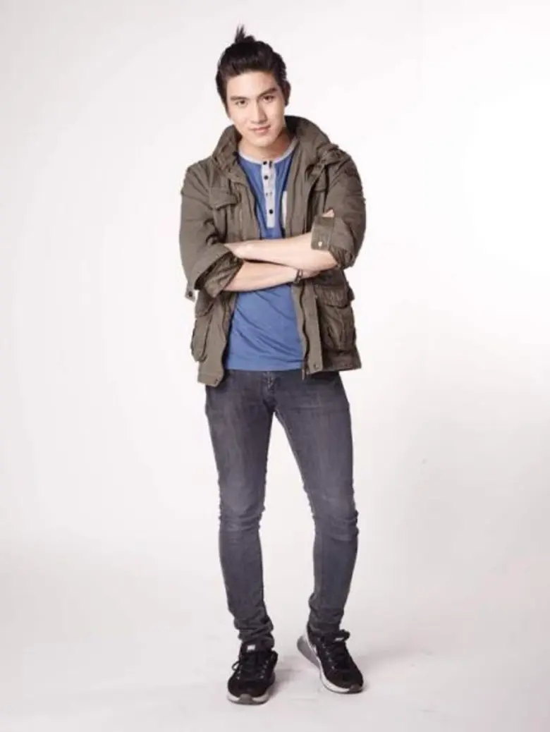 ฟินจิกหมอนขาดไปหลายใบ สำหรับ "Kiss the se...