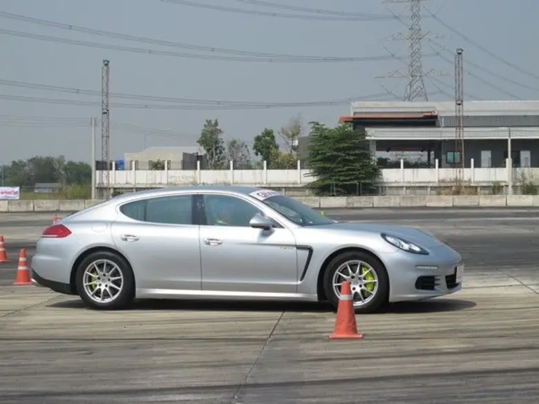 Porsche Won Two Winner Awards from “Car of the Year 2016”
