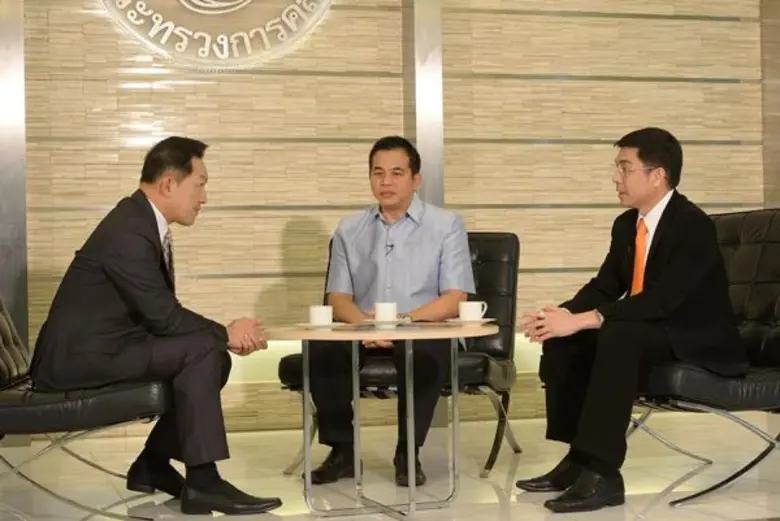 นายสมชัย สัจจพงษ์ ปลัดกระทรวงการคลัง และน...