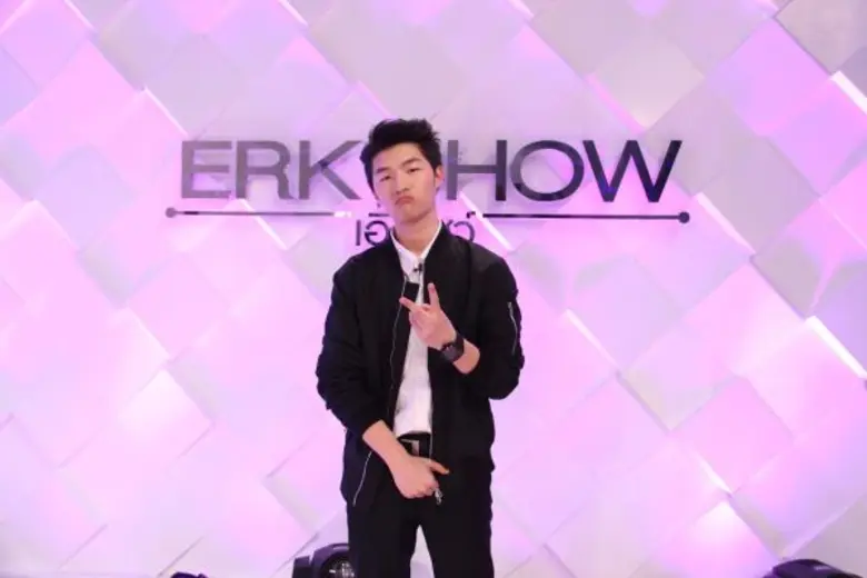 กลายเป็นขวัญใจวัยรุ่นเพียงชั่วข้ามคืน สำห...