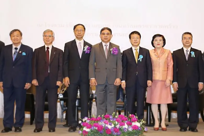 พลอากาศเอกประจิน จั่นตอง (คนที่ 4 จากซ้าย...