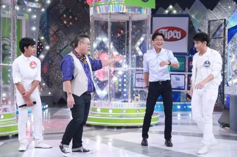 รายการ "กิ๊กดู๋ สงครามเพลงเงินล้าน" ต้อนร...