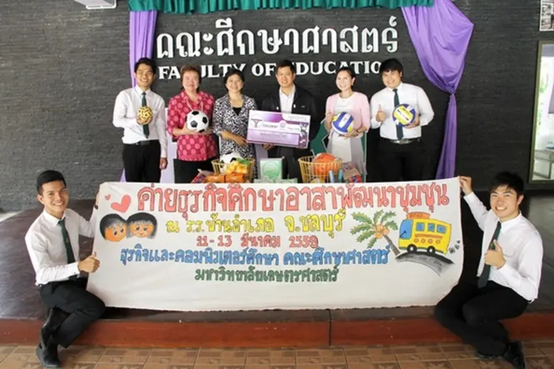 เมื่อเร็วๆนี้ นายกรวุฒิ ชิวปรีชา (แถวยืนค...