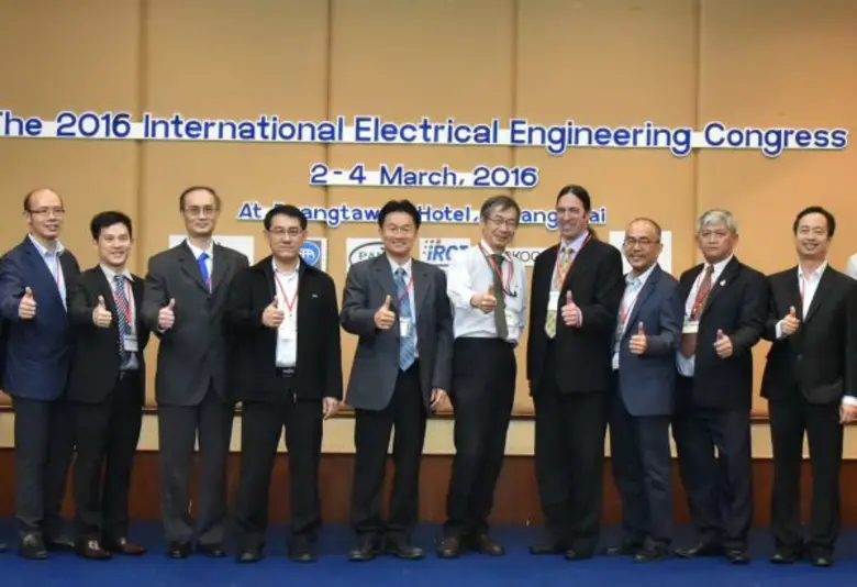 ดร. มาร์ค เร รองประธานอาวุโสและประธานเจ้า...