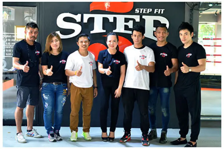 ตุ๊ก สิริน ฉัตรวิชัย (กลาง) พร้อมด้วยผู้ร...