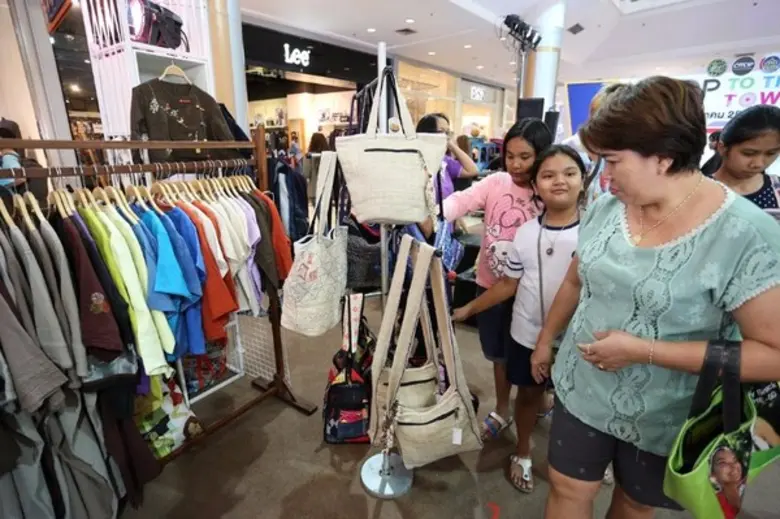 กรมการพัฒนาชุมชนนำผลิตภัณฑ์ OTOP เจาะกลุ่...