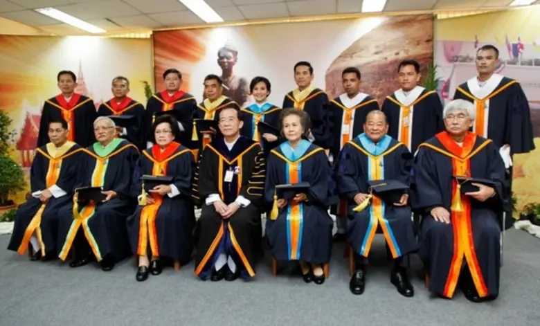 ม.รามฯ มอบปริญญากิตติมศักดิ์แก่ผู้ทรงคุณวุฒิ