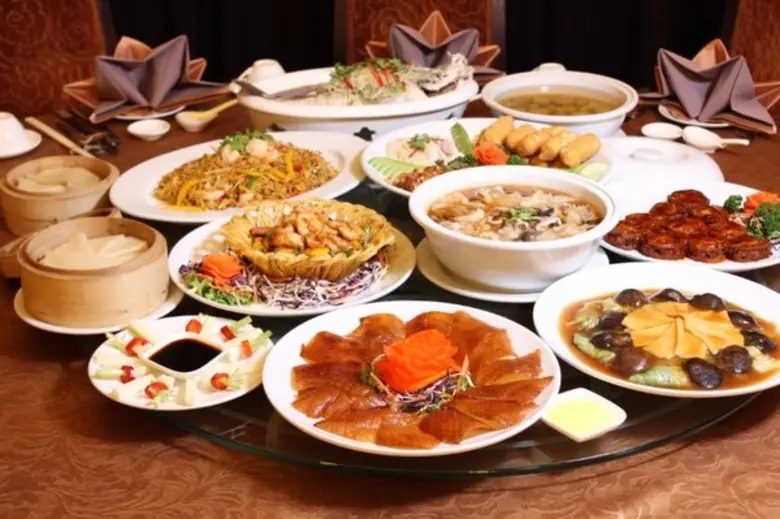 โรงแรมเดอะ แกรนด์ โฟร์วิงส์ คอนเวนชั่น ขอ...