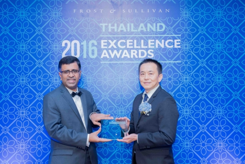 นายจิตชัย นิมิตรปัญญา (ขวา) รองประธานเจ้า...