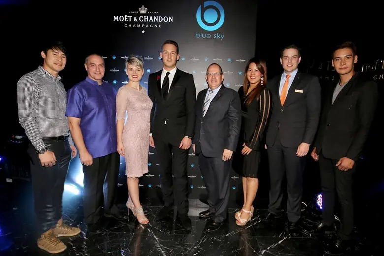 มร.วิม เอ็น. เอ็ม. ฟาเก็ล (คนที่ 5 จากซ้า...