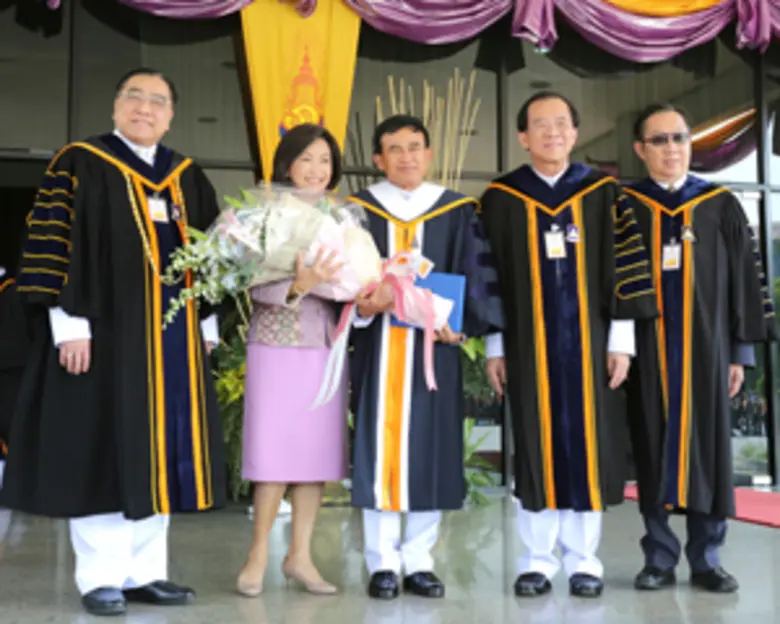 รมว.ยุติธรรม รับพระราชทานปริญญาบัตร จาก ม.รามคำแหง
