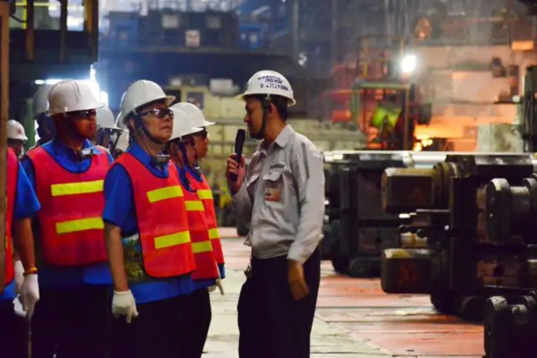 ดร.ทวี นริสศิริกุล ผู้ว่าราชการจังหวัดประ...