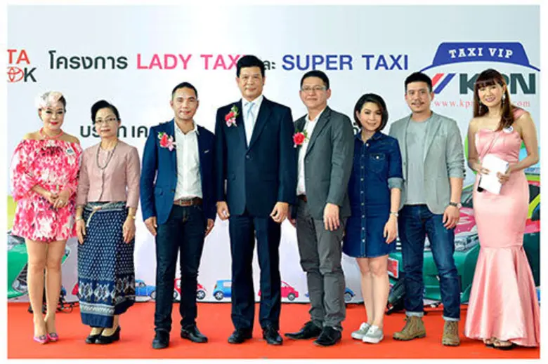 นายเกียรติศักดิ์ กีรติยากรสกุล (ที่ 3 จาก...