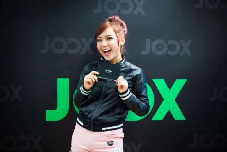 เมื่อเร็วๆ นี้ สาวน้อยร้อยล้านวิว "พลอยชม...