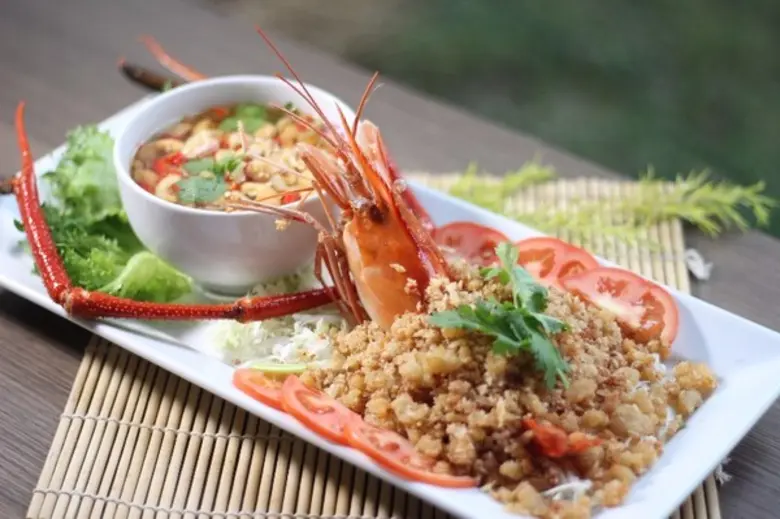 ห้องอาหารเดอะโกล์บ โรงแรมเซ็นทาราคอนเวนชั...