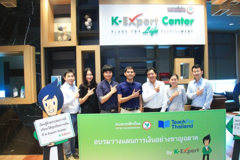 นายกิตติพงศ์ คุ้มมั่น (ที่ 3 จากขวา) ผู้อ...