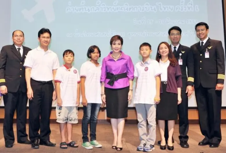 เมื่อเร็วๆ นี้ นางเพชรพริ้ง สารสิน (ที่ 5...