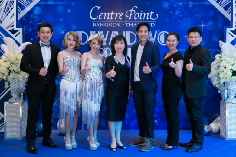 นางมัลลิกา ทัศนนิพันธ์ (กลาง) ผู้อำนวยการ...