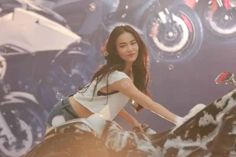 'กิ๊บซี่’ จัดหนัก!! โชว์ล้างรถ สุดเซ็กซี่!!