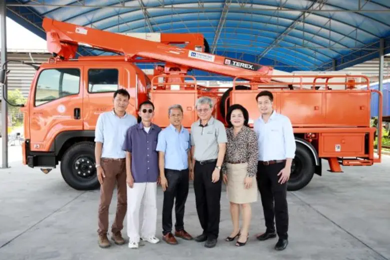 นายชุมพร คูร์พิพัฒน์ ผู้จัดการทั่วไป บริษ...