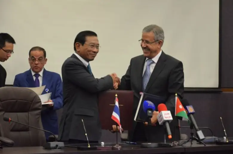 พลเอก ฉัตรชัย สาริกัลยะ รัฐมนตรีว่าการกระ...