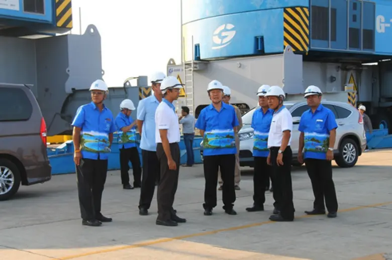 ผู้ว่าราชการจังหวัดประจวบคีรีขันธ์ เยี่ยมชมกลุ่มธุรกิจเหล็ก เครือสหวิริยา