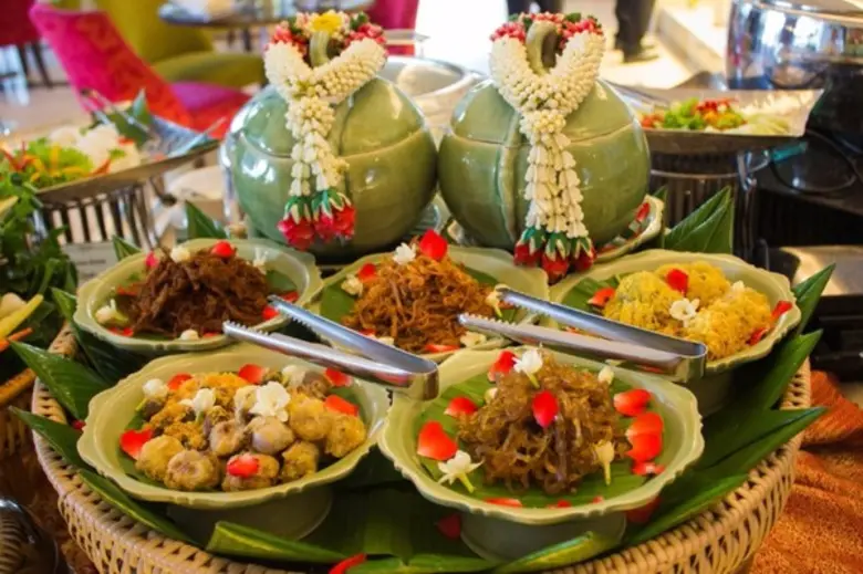 โรงแรมเดอะ แกรนด์ โฟร์วิงส์ คอนเวนชั่น ขอ...