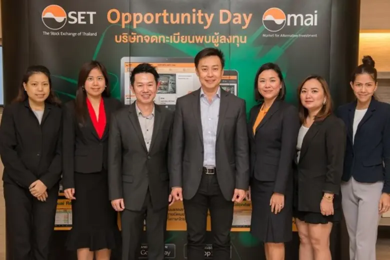 มารุต บูรณะเศรษฐกุล (คนกลาง) กรรมการผู้จัดการ, ไพศา...