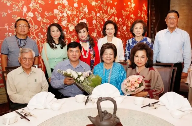 กลุ่มเพื่อนๆ สสว. นำโดย รองศาสตราจารย์ นร...