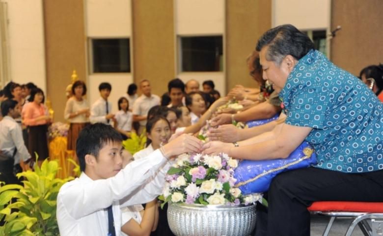 ตัวแทนนักศึกษาหนุ่มสาว มหาวิทยาลัยเทคโนโล...