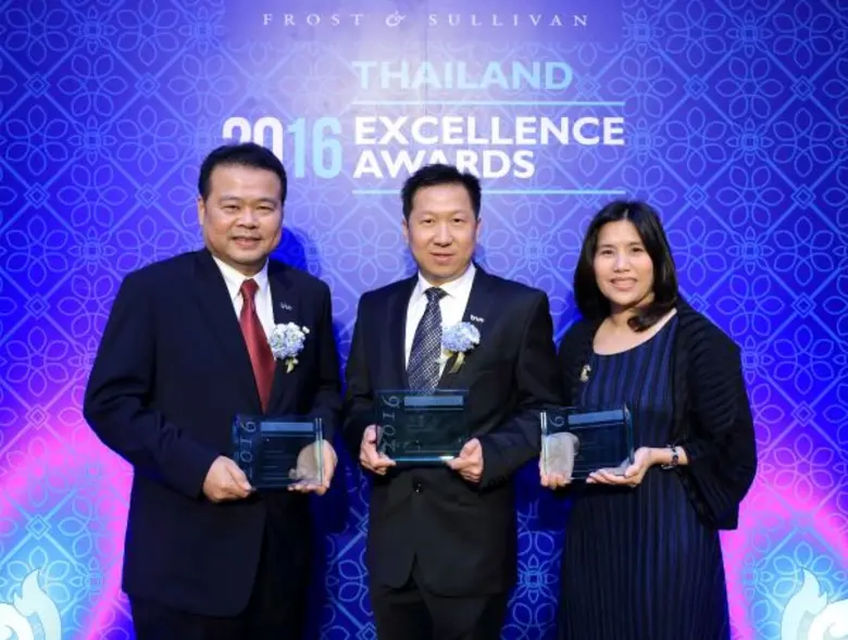 อติรุฒม์ โตทวีแสนสุข (ซ้าย) หัวหน้าคณะผู้...