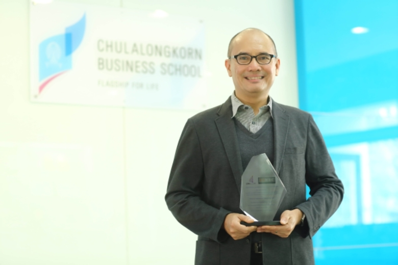 2 อาจาย์ประจำคณะพาณิชยศาสตร์และการบัญชี จ...