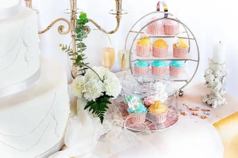 โรงแรมเชอราตัน แกรนด์ สุขุมวิท, เอ ลักซ์ช...