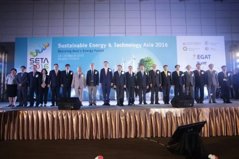 พลอากาศเอก ประจิน จั่นตอง รองนายกรัฐมนตรี...