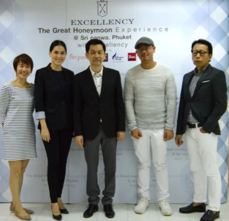 สุรศํกดิ์ ส่งเสริมวาสนา (กลาง) ผู้ช่วยผู้...